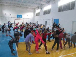 În cadrul săptămânii sportului, elevii din gimnaziul”Ecaterina Malcoci” și-au demonstrat abilitățile de cooperare și flexibilitate
