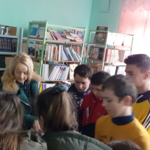 Biblioteca gimnaziului a fost completată cu cărți